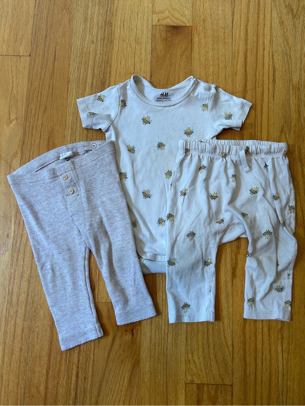 H&M baby bundle cream and bee print